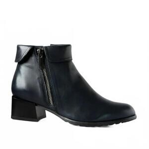 NEW ERIC MICHAEL women's sonia ankle boot in navy